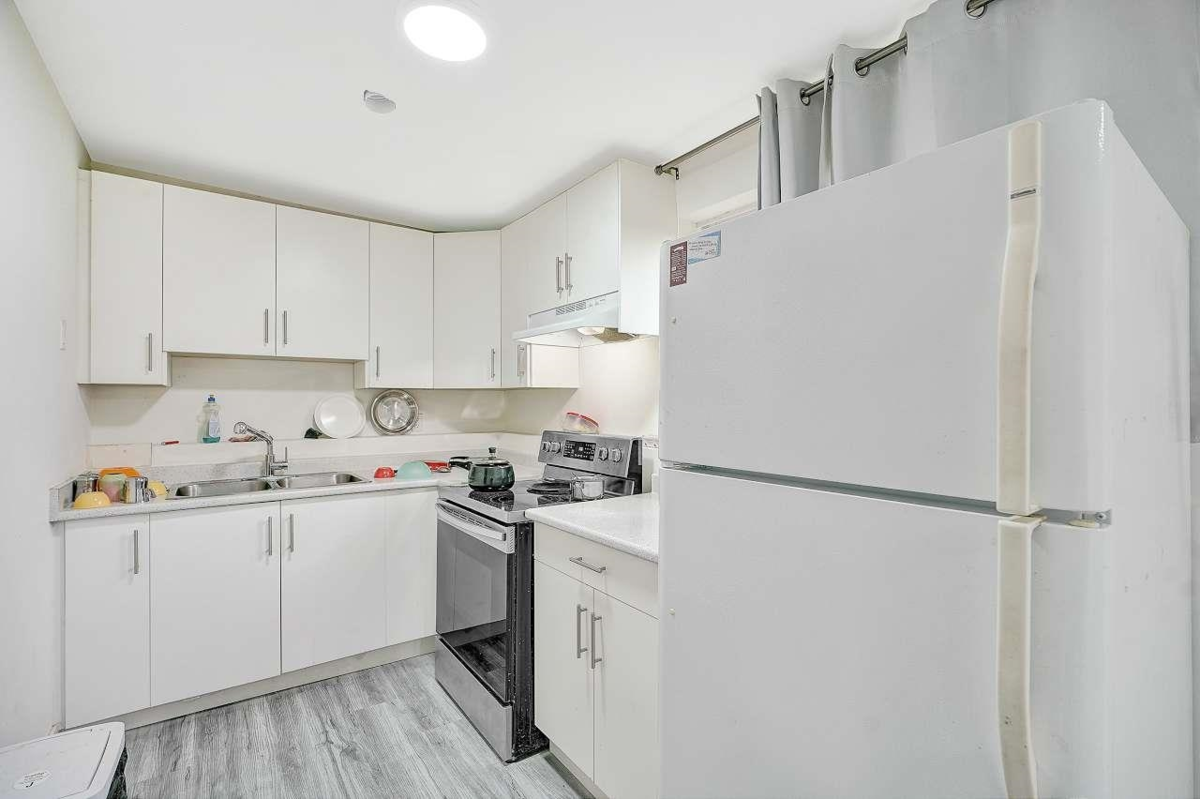 Laundry Room Photo of 11455 139a Street, Surrey, BC