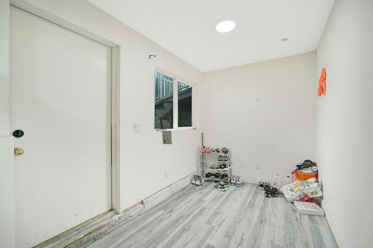 Mudroom Photo of 11455 139a Street, Surrey, BC