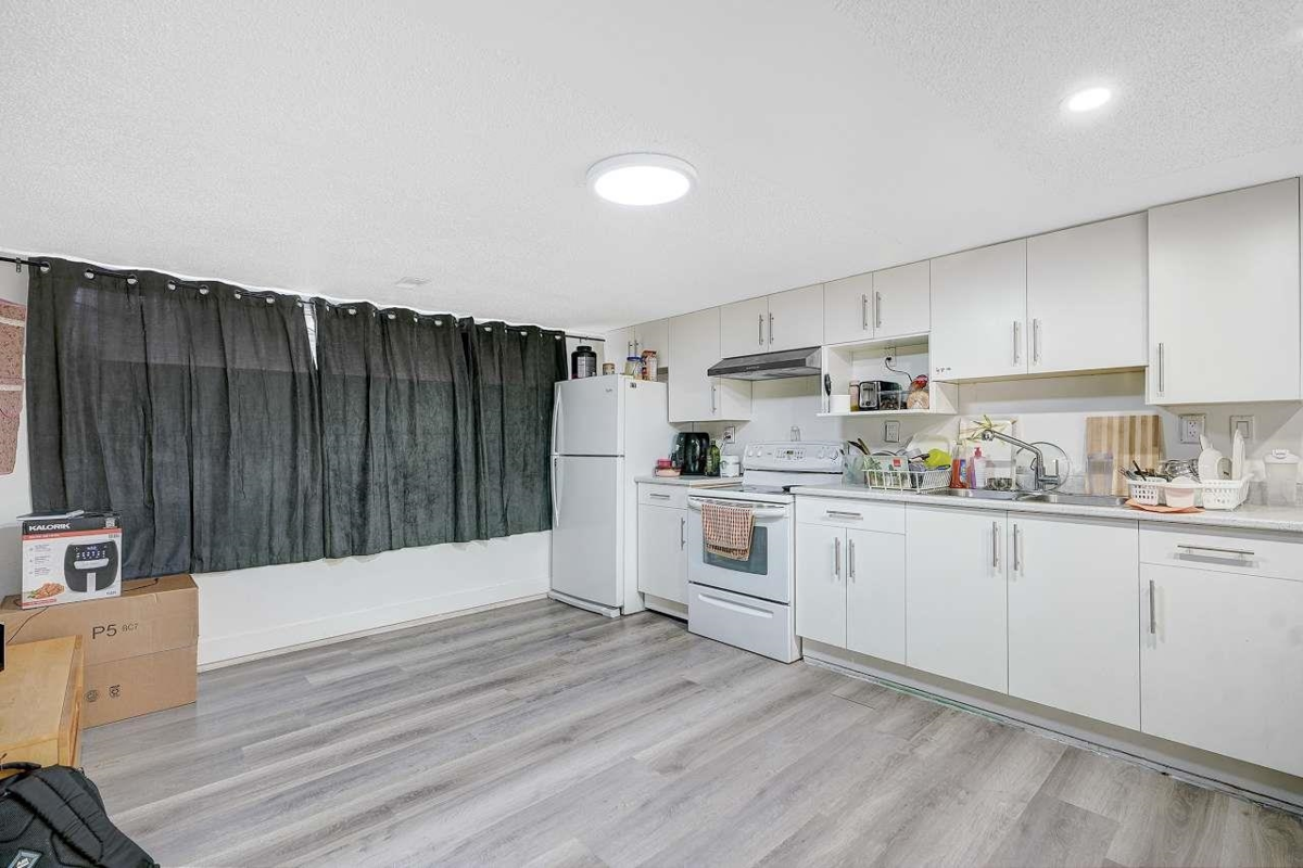 Powder Room Photo of 11455 139a Street, Surrey, BC