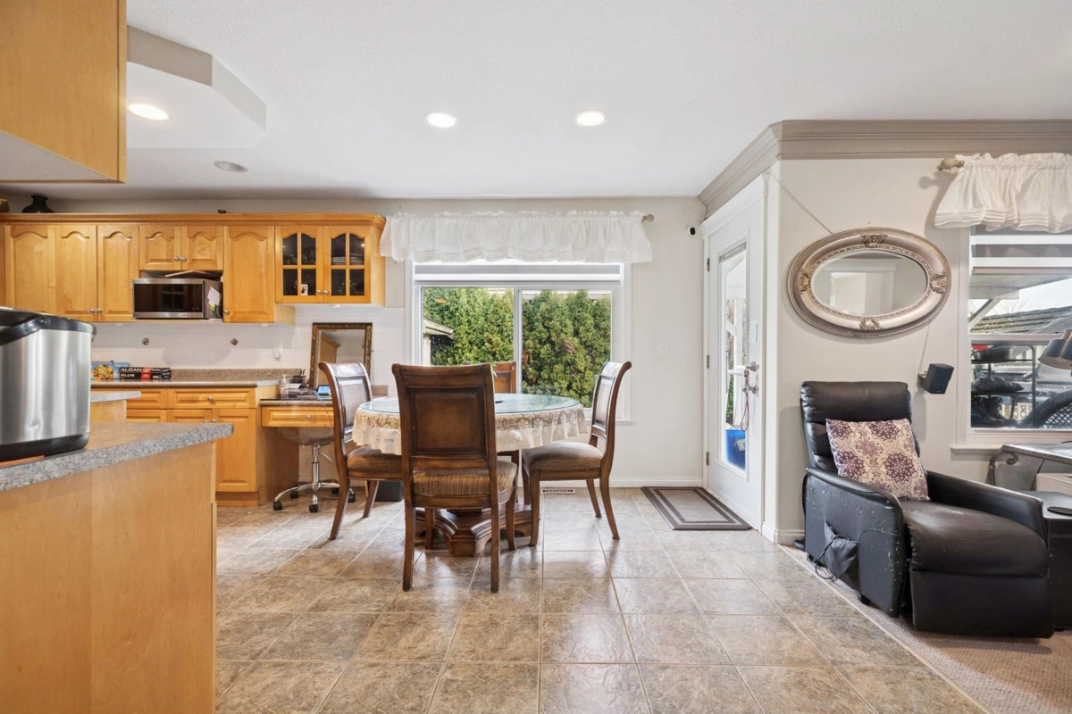 Kitchen Island Photo of 6740 150a Street, Surrey, BC