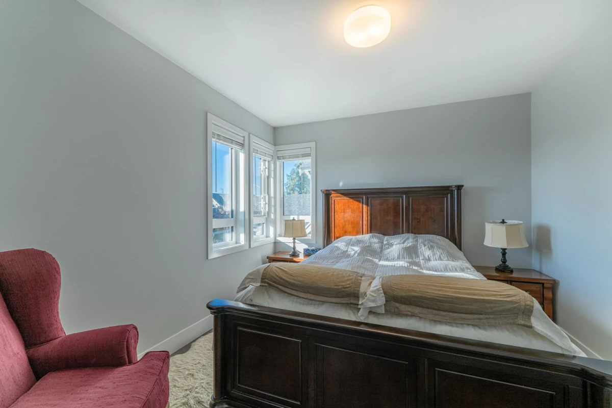 Walk-In Closet Photo of 2112 166 Street, Surrey, BC