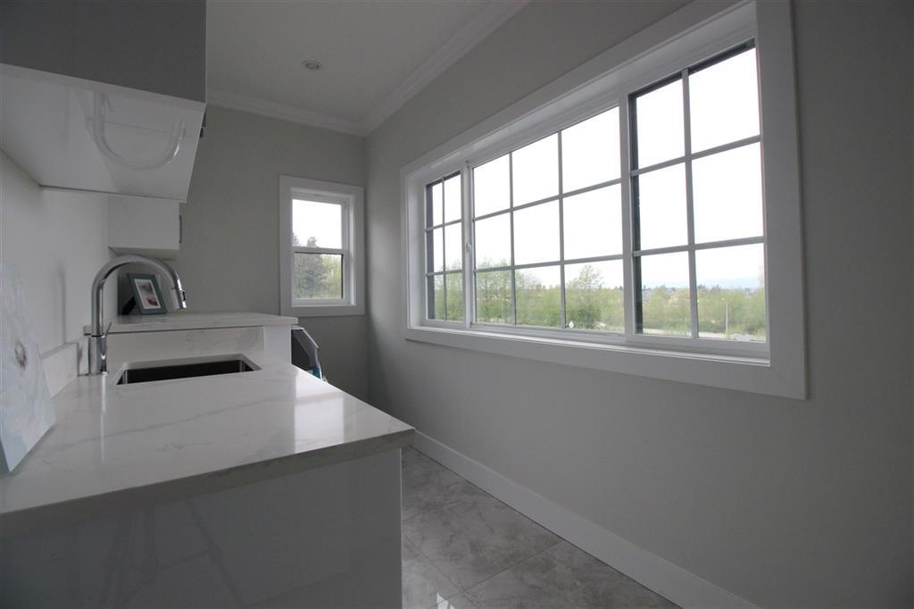 Kitchen Island Photo of 16668 31b Avenue, Surrey, BC
