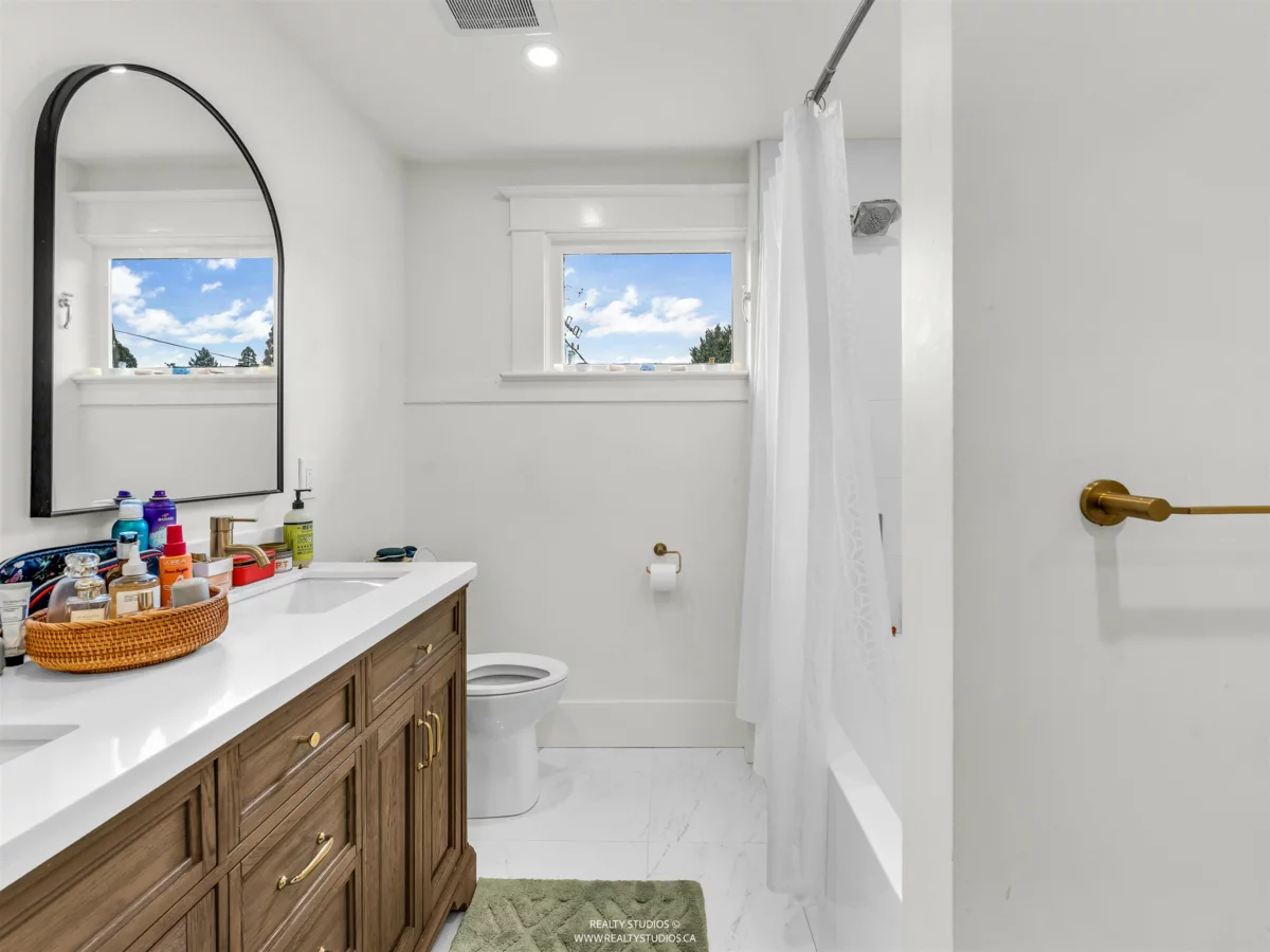 Breakfast Nook Photo of 354 W 15th Avenue, Vancouver, BC