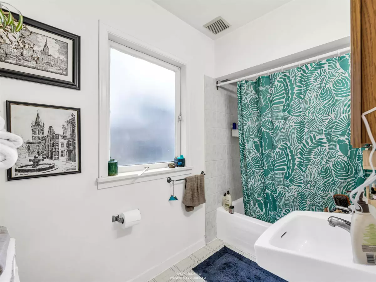 Garage Interior Photo of 354 W 15th Avenue, Vancouver, BC