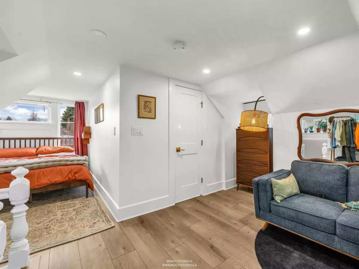 Guest Bathroom Photo of 354 W 15th Avenue, Vancouver, BC