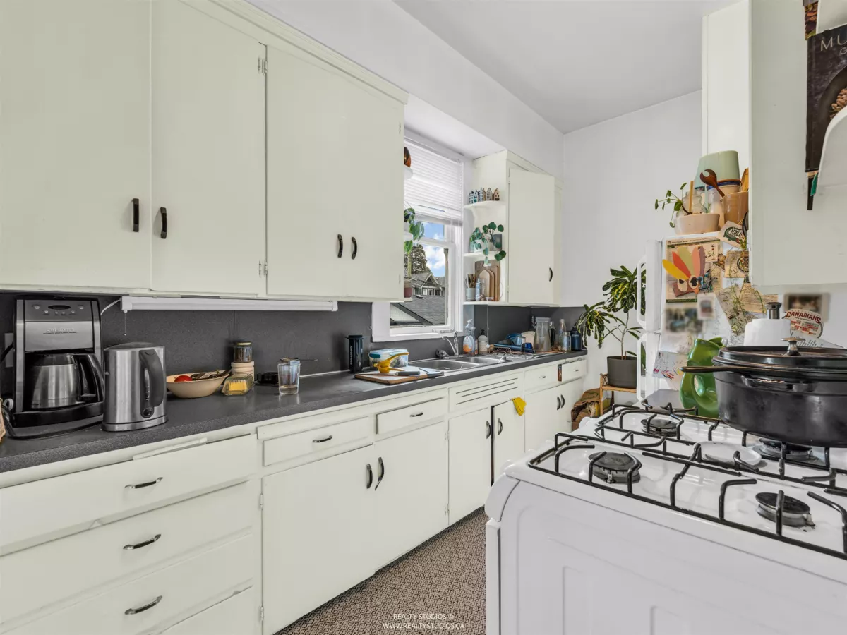 Hallway Photo of 354 W 15th Avenue, Vancouver, BC