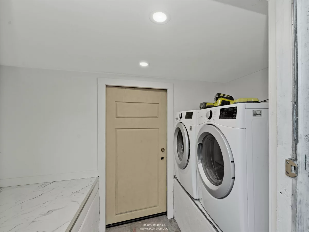 Hot Tub / Spa Photo of 354 W 15th Avenue, Vancouver, BC