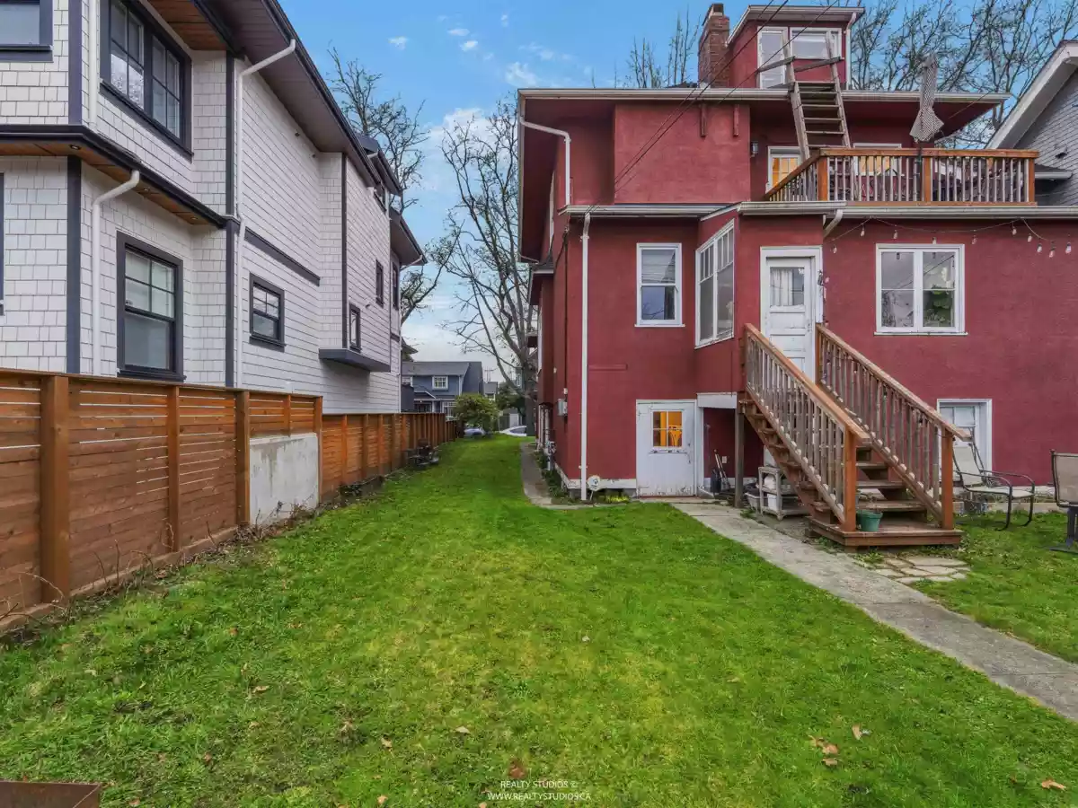Outdoor Kitchen Photo of 354 W 15th Avenue, Vancouver, BC