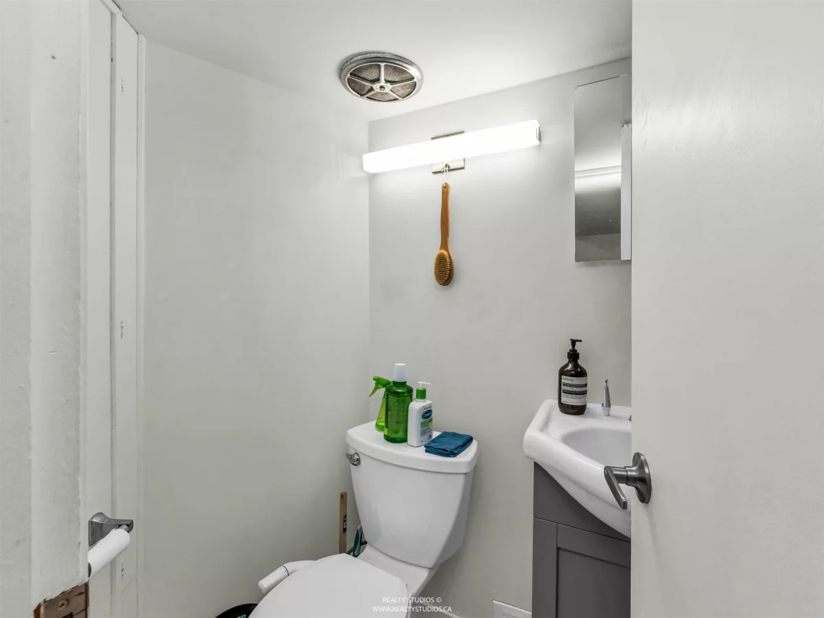 Swimming Pool Photo of 354 W 15th Avenue, Vancouver, BC