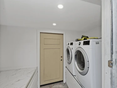Hot Tub / Spa Photo of 354 W 15th Avenue, Vancouver, BC