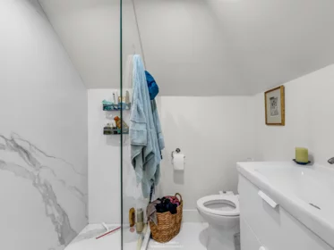 Powder Room Photo of 354 W 15th Avenue, Vancouver, BC