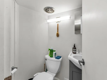 Swimming Pool Photo of 354 W 15th Avenue, Vancouver, BC