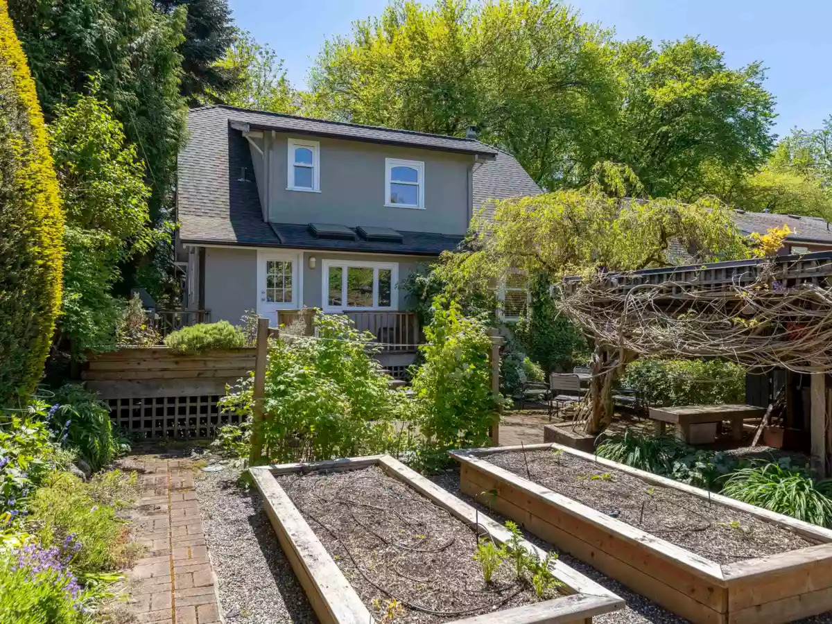 Swimming Pool Photo of 4269 W 13th Avenue, Vancouver, BC