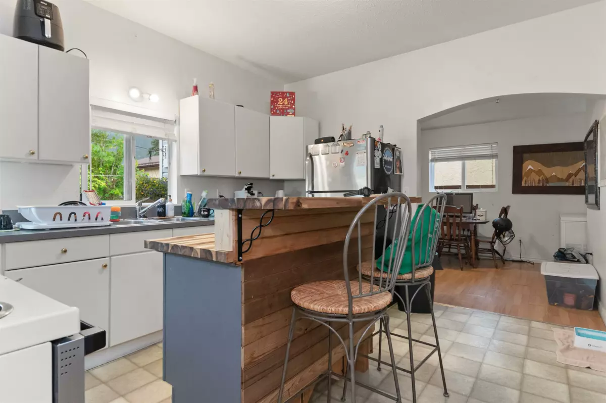 Breakfast Nook Photo of 564 Wallace Street, Hope, BC