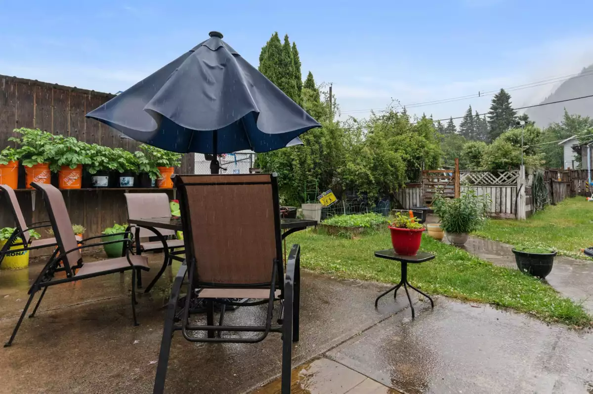 Garage Interior Photo of 564 Wallace Street, Hope, BC