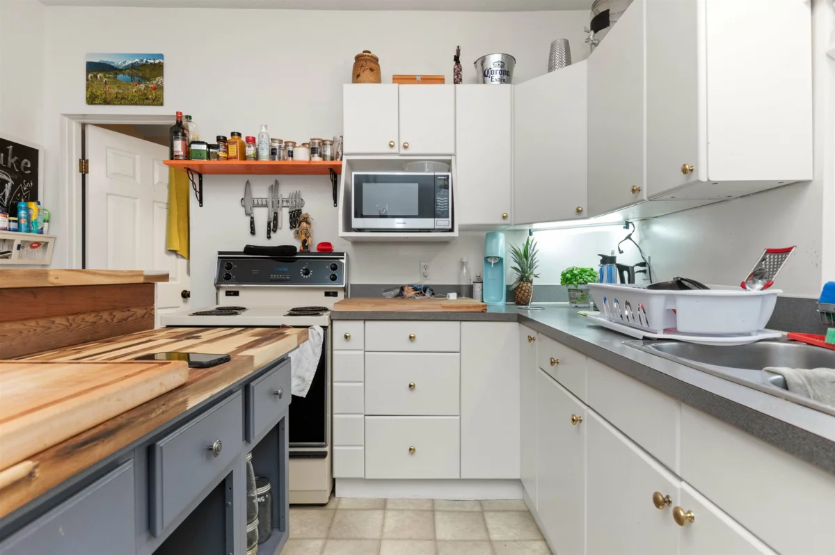 Guest Bathroom Photo of 564 Wallace Street, Hope, BC