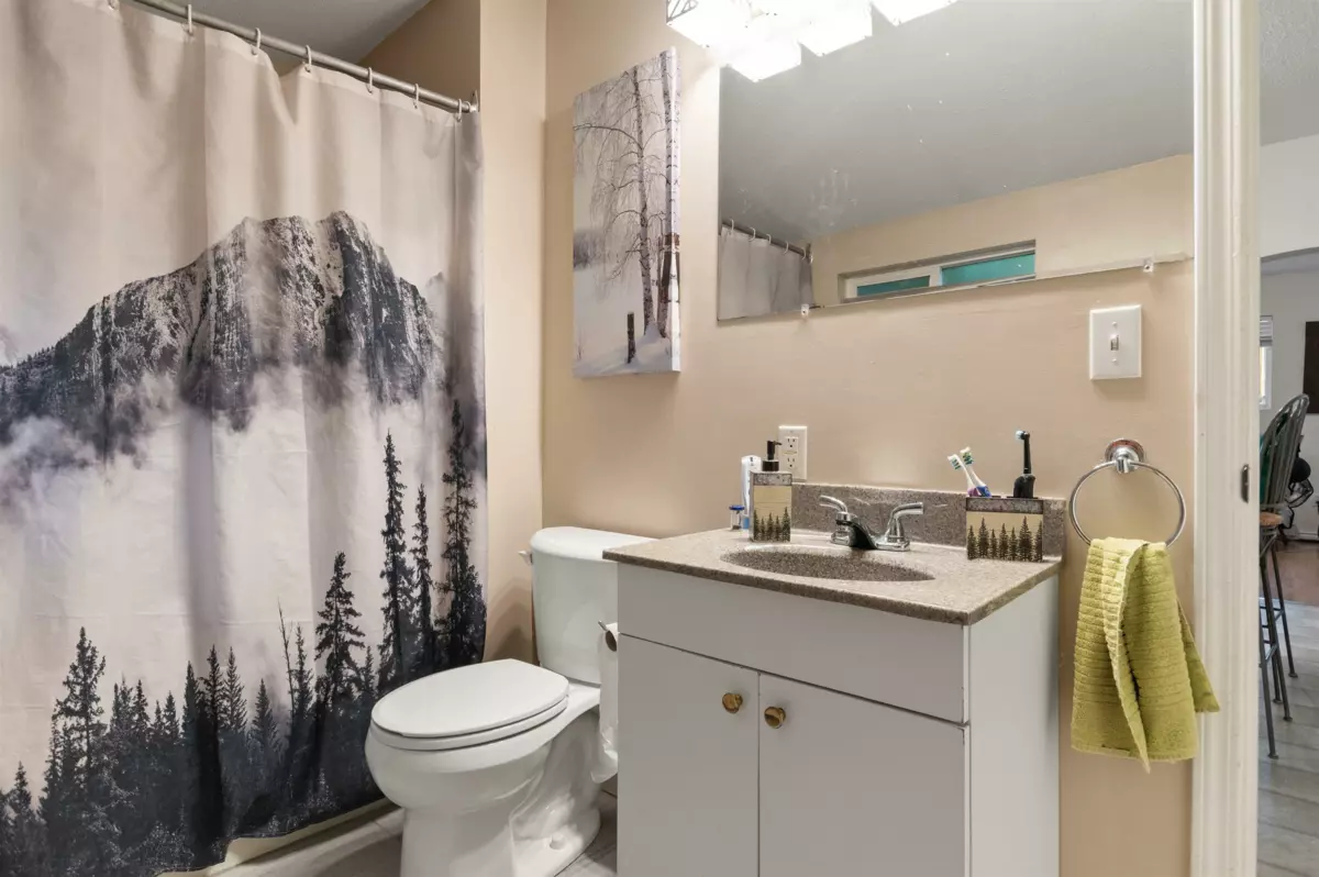 Kitchen Photo of 564 Wallace Street, Hope, BC