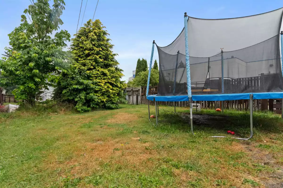 Outdoor Deck Photo of 564 Wallace Street, Hope, BC