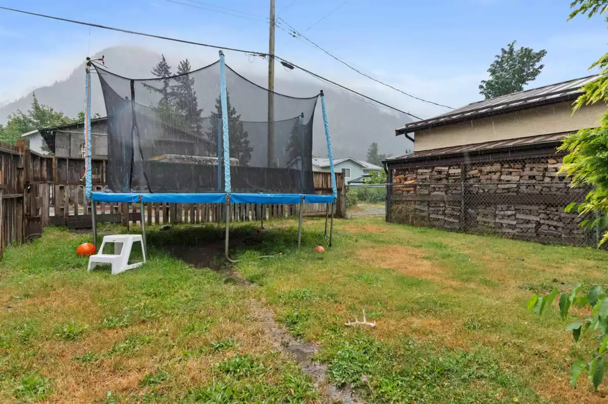 Outdoor Patio Photo of 564 Wallace Street, Hope, BC