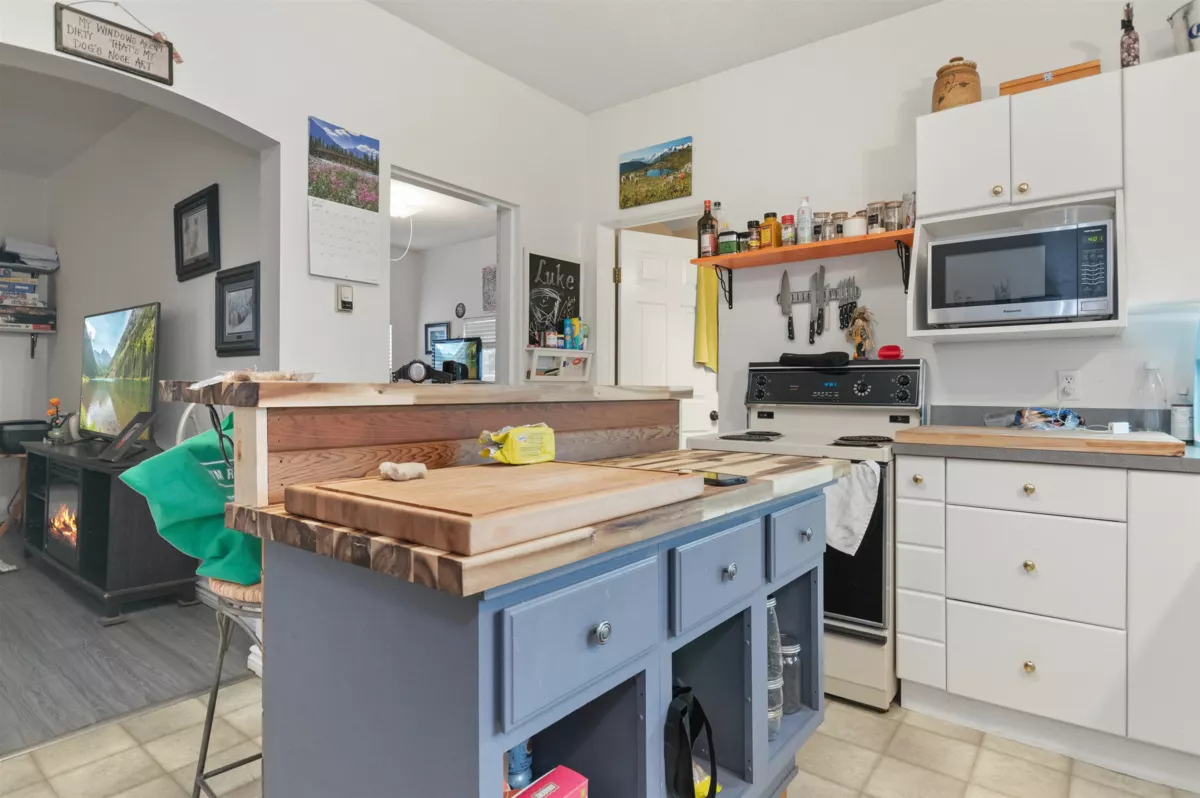 Pantry Photo of 564 Wallace Street, Hope, BC