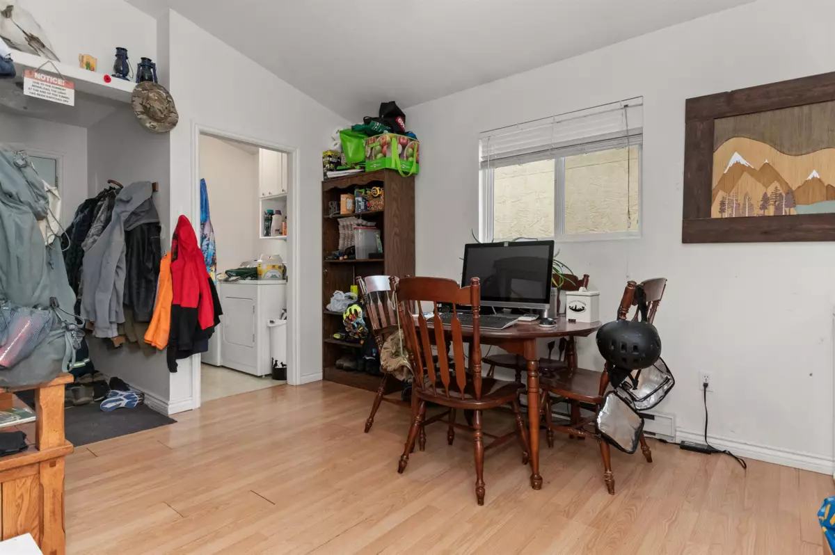 Primary Bathroom Photo of 564 Wallace Street, Hope, BC