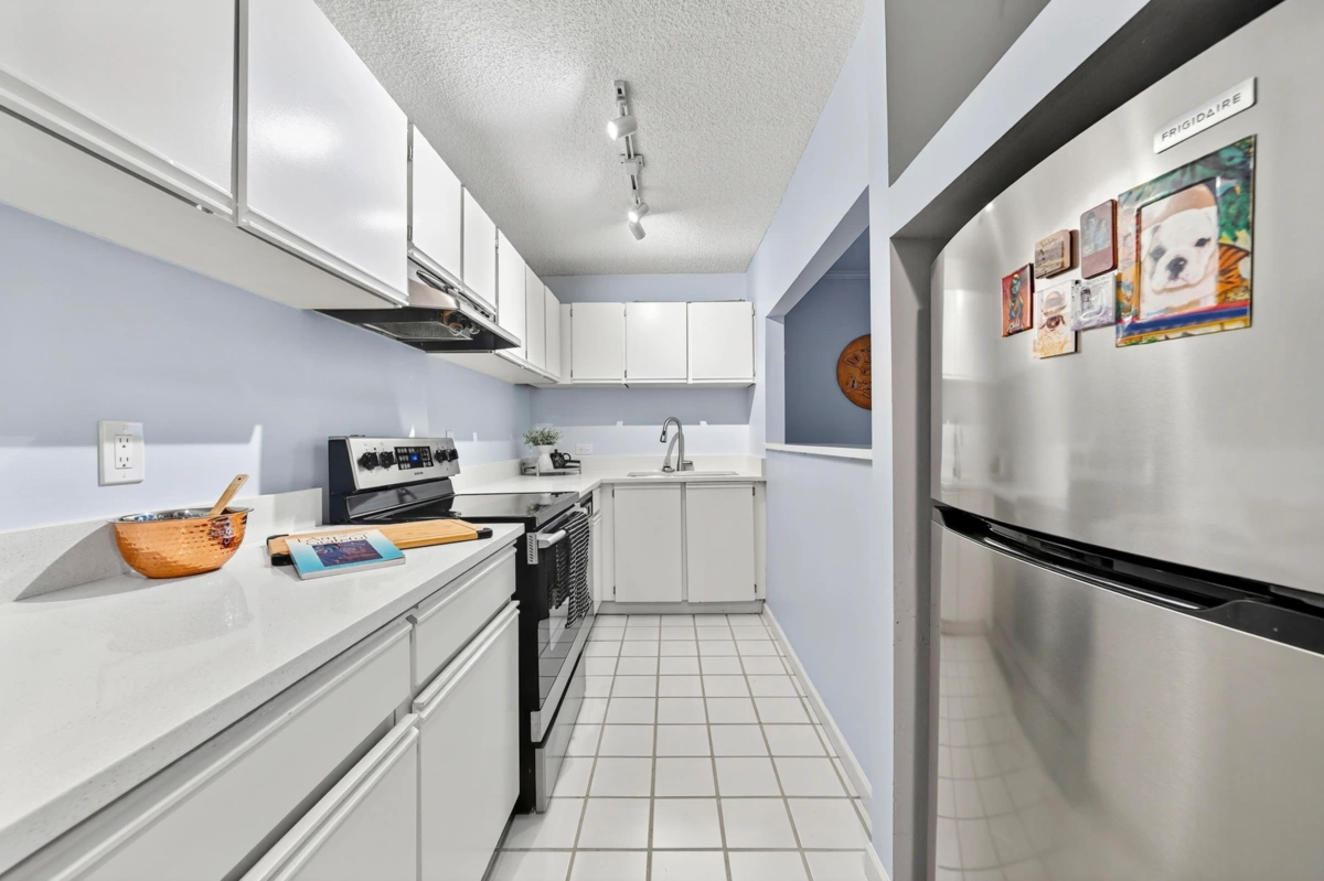 Kitchen Photo of 104 1551 W 11th Avenue, Vancouver, BC