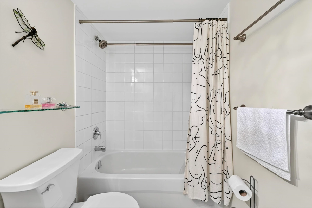 Powder Room Photo of 104 1551 W 11th Avenue, Vancouver, BC