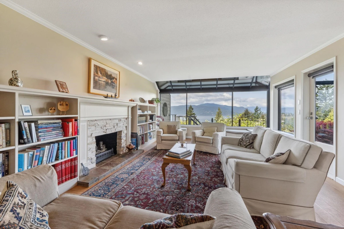 Dining Area Photo of 5207 Aspen Drive, West Vancouver, BC