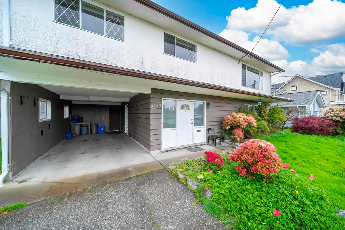 Family Room Photo of 4933 44 Avenue, Delta, BC