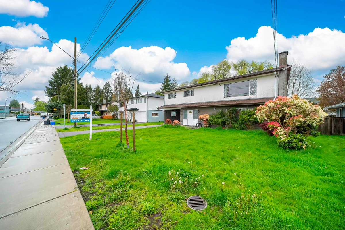 Living Room Photo of 4933 44 Avenue, Delta, BC