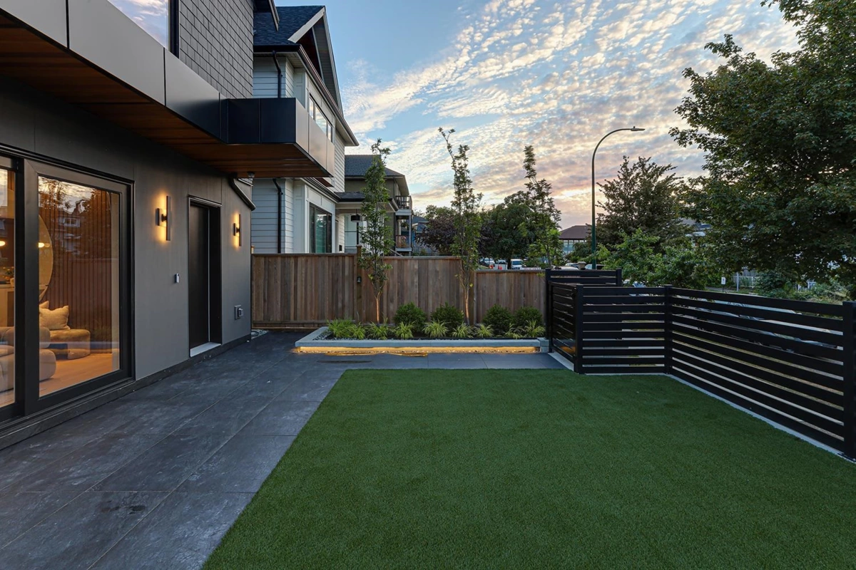 Family Room Photo of 1 1990 Venables Street, Vancouver, BC