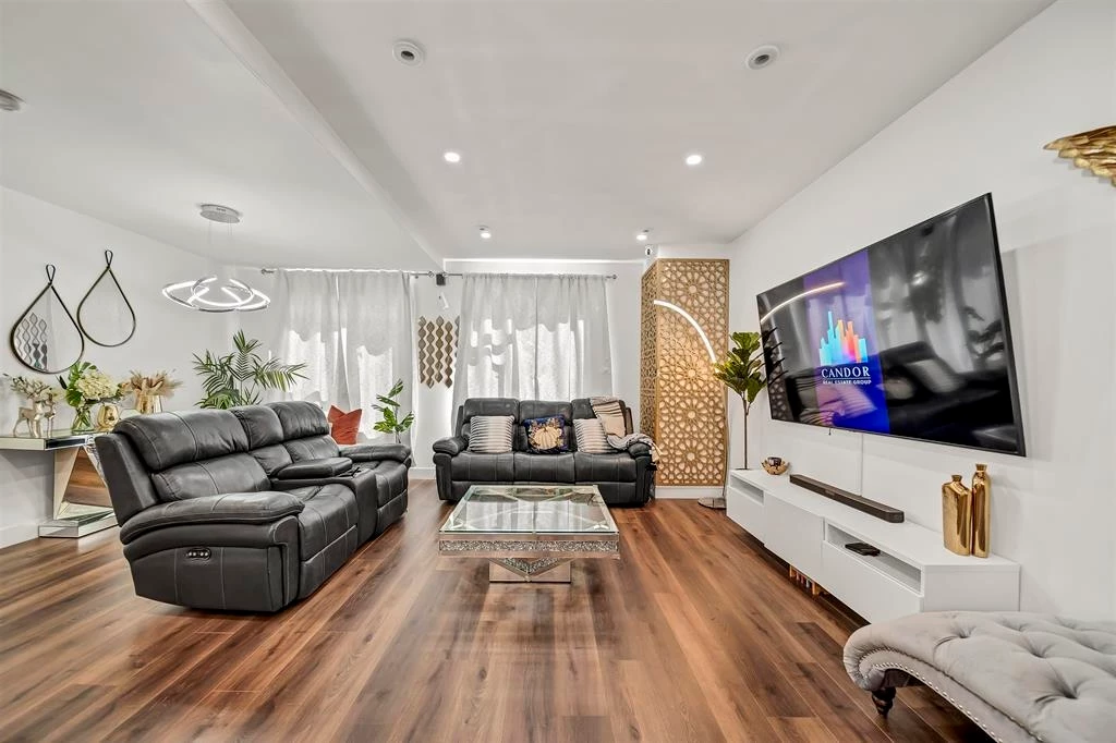 Dining Area Photo of 37 5858 132 Street, Surrey, BC