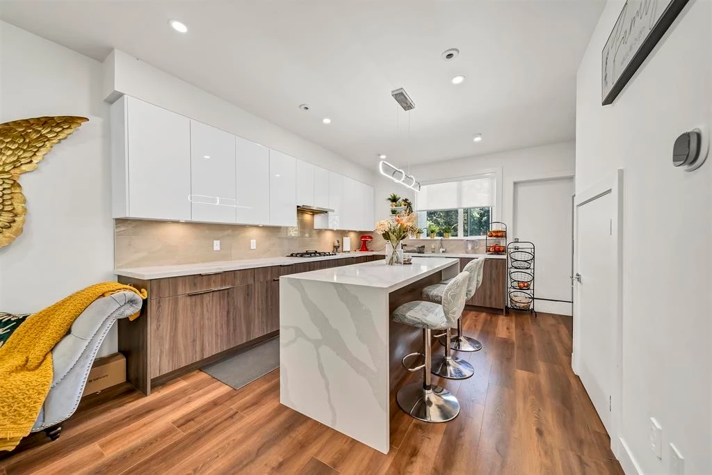 Living Room Photo of 37 5858 132 Street, Surrey, BC