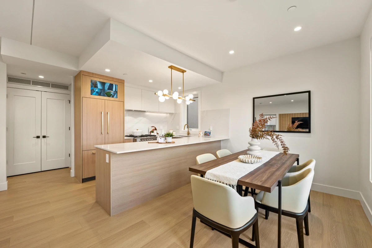 Dining Area Photo of 3156-2 E 8th Avenue, Vancouver, BC