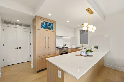 Kitchen Island Photo of 3156-2 E 8th Avenue, Vancouver, BC