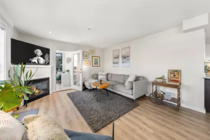 206 935 W 16th Street, North Vancouver, BC, North Vancouver — Apartment/Condo for sale