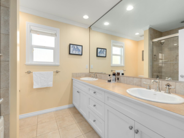 Entry Foyer Photo of 14185 33 Avenue, Surrey, BC