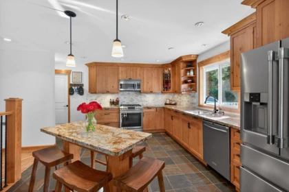 Breakfast Nook Photo of 25700 116 Avenue, Maple Ridge, BC