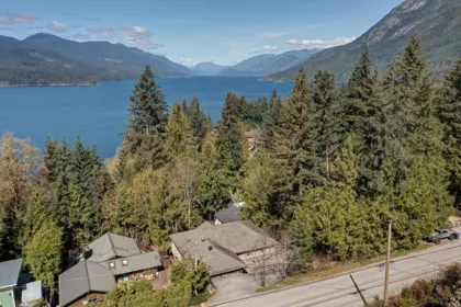 5886 Sandy Hook Road, Sechelt, BC, Sechelt — Single Family Residence for sale