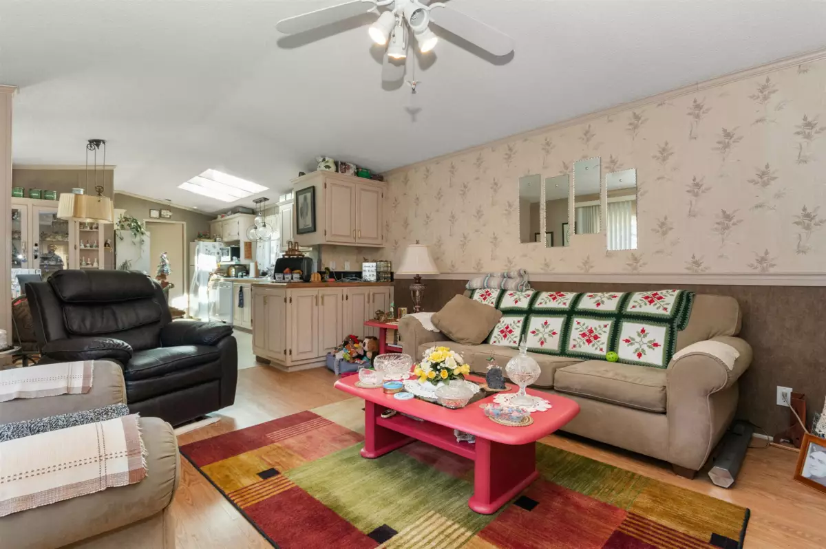 Dining Area Photo of 5 62790 Flood Hope Road, Hope, BC