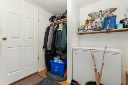 Basement Recreation Room Photo of 5 62790 Flood Hope Road, Hope, BC