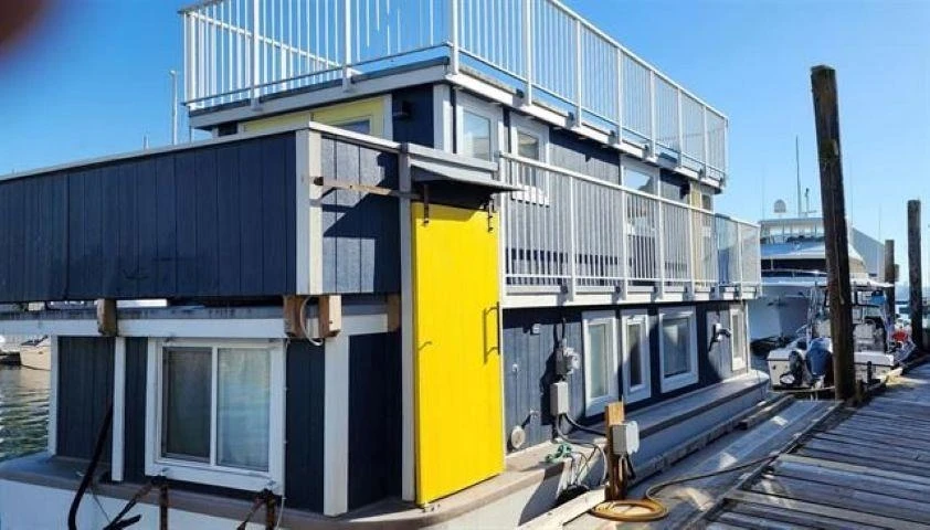Exterior Rear Photo of 415 W Esplanade Avenue, North Vancouver, BC