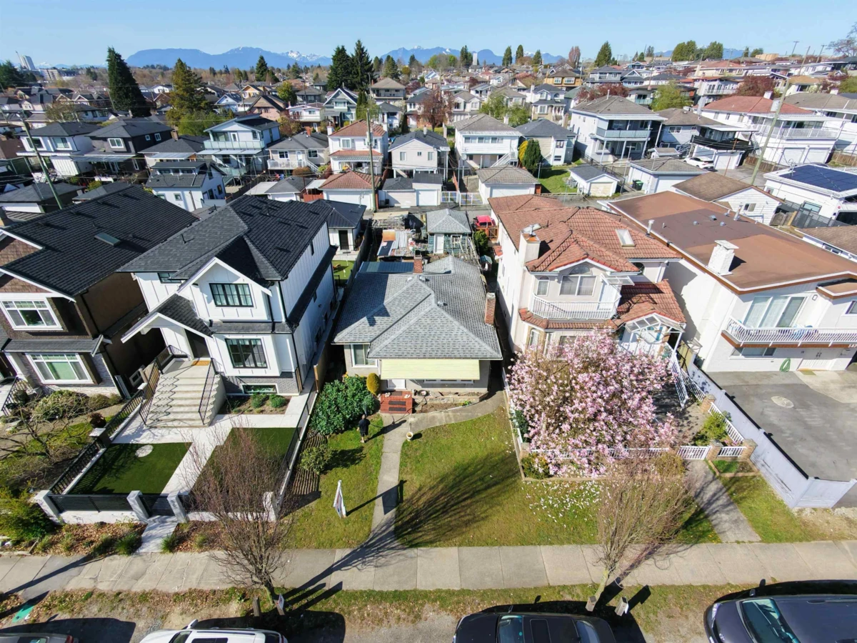 Exterior Rear Photo of 571 E 57th Avenue, Vancouver, BC