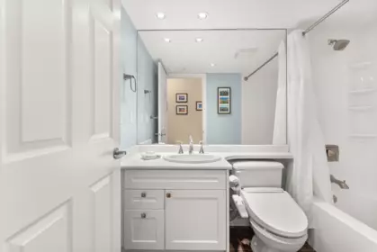 Entry Foyer Photo of 225 12931 Railway Avenue, Richmond, BC