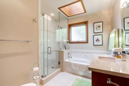 Hot Tub / Spa Photo of 14366 Magdalen Avenue, White Rock, BC
