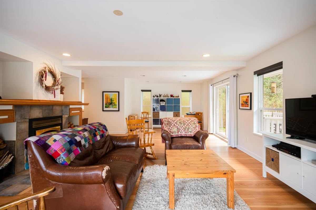 Family Room Photo of 1288 Eagle Cliff Road, Bowen Island, BC