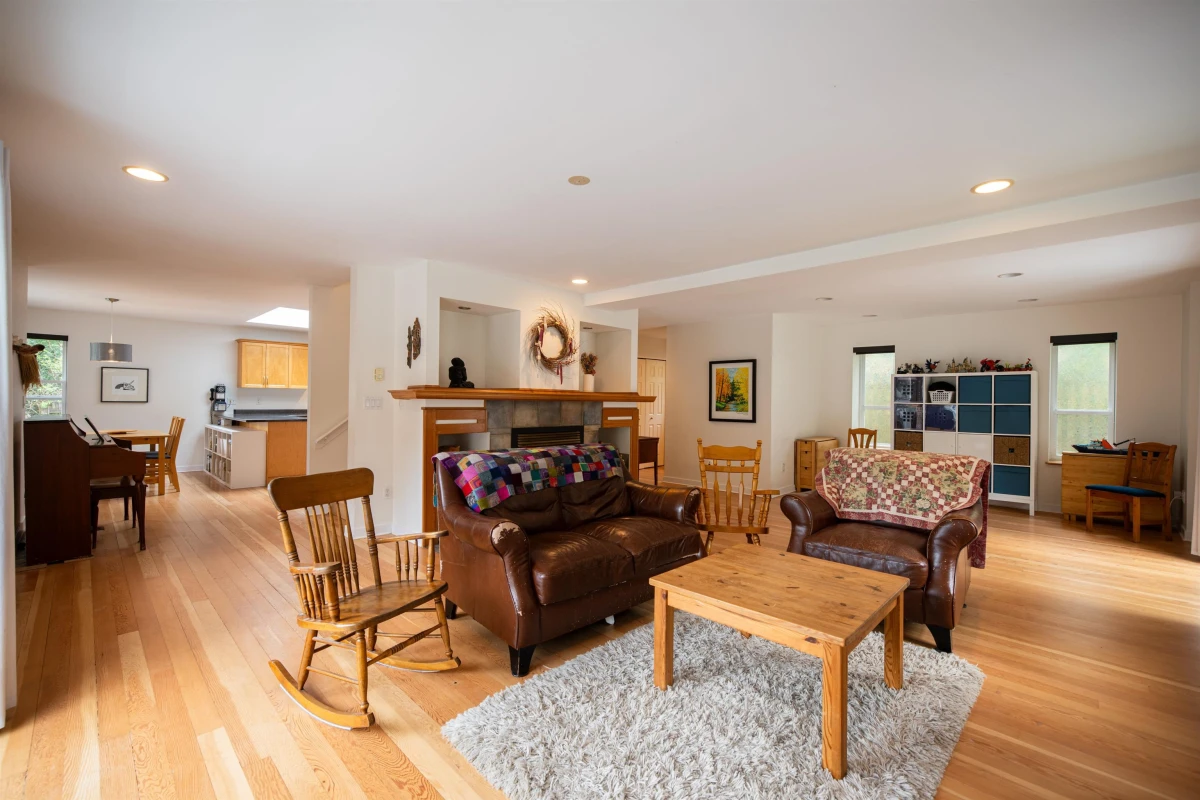 Living Room Photo of 1288 Eagle Cliff Road, Bowen Island, BC