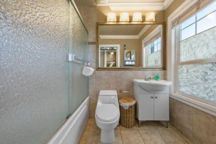 Powder Room Photo of 14588 62 Avenue, Surrey, BC