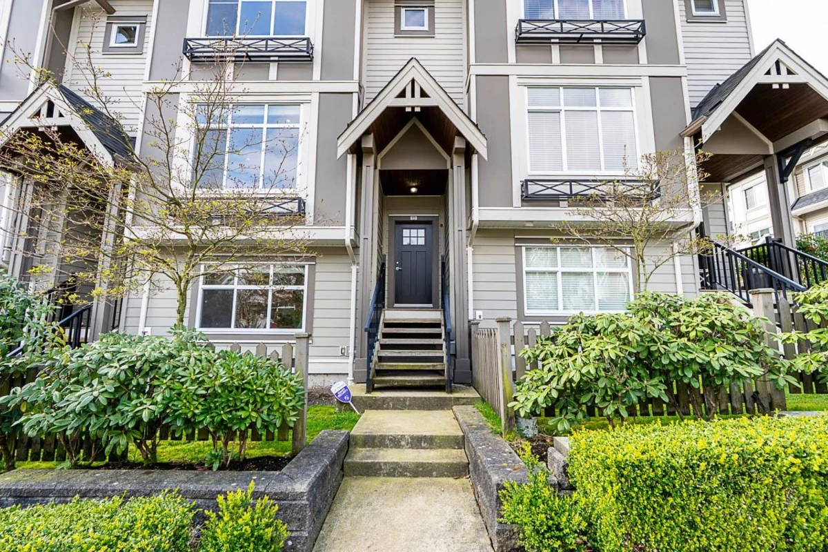 Family Room Photo of 12 6588 195a Street, Surrey, BC