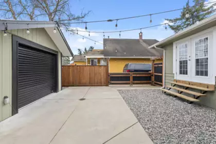 Outdoor Kitchen Photo of 5845 Crescent Drive, Delta, BC